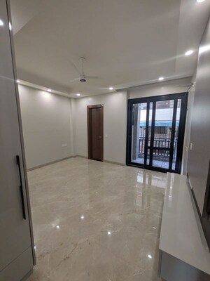 Room in 3 BHK Builder Floor at Sector 57 – for Rent