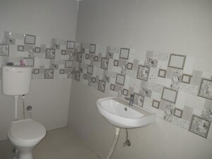 Bathroom in 2 BHK Apartment at Phoolbagan – for Rent