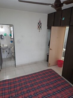 Apartment For Rent in Vaishnavi Sai Raj Regency