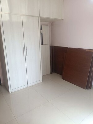 Room in 2 BHK Apartment at Romell Umiya Grandeur, Goregaon East – for Rent