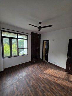 2.5 BHK + Study Room Apartment For Rent in Mahagun Moderne