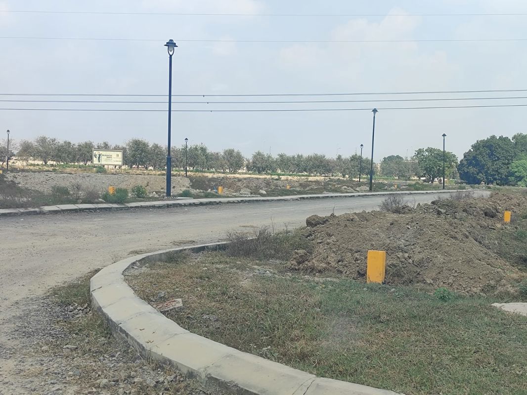 Plot For Sale in Omaxe Metro City