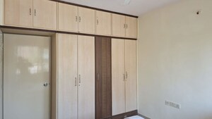 Room in 1 BHK Apartment at Lalani Velentine Apartments II, Goregaon East – for Rent
