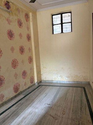 Room in 2 BHK Apartment at Beliaghata – for Rent