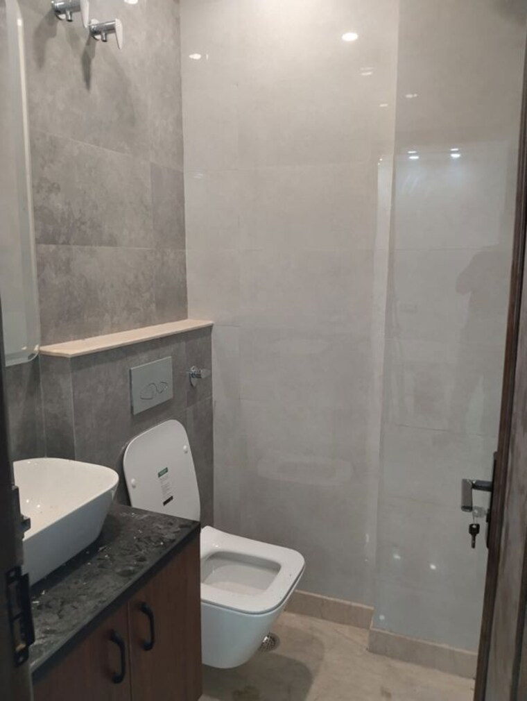 Bathroom, greater kailash ii 3 Bedroom 2250 Sq.Ft. Builder Floor In Greater Kailash ii Delhi 10295289