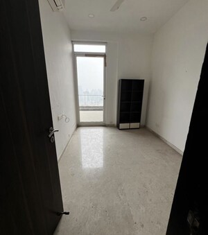 Room in 3 BHK Apartment at Lokhandwala Minerva Mahalaxmi, Mahalaxmi – for Rent