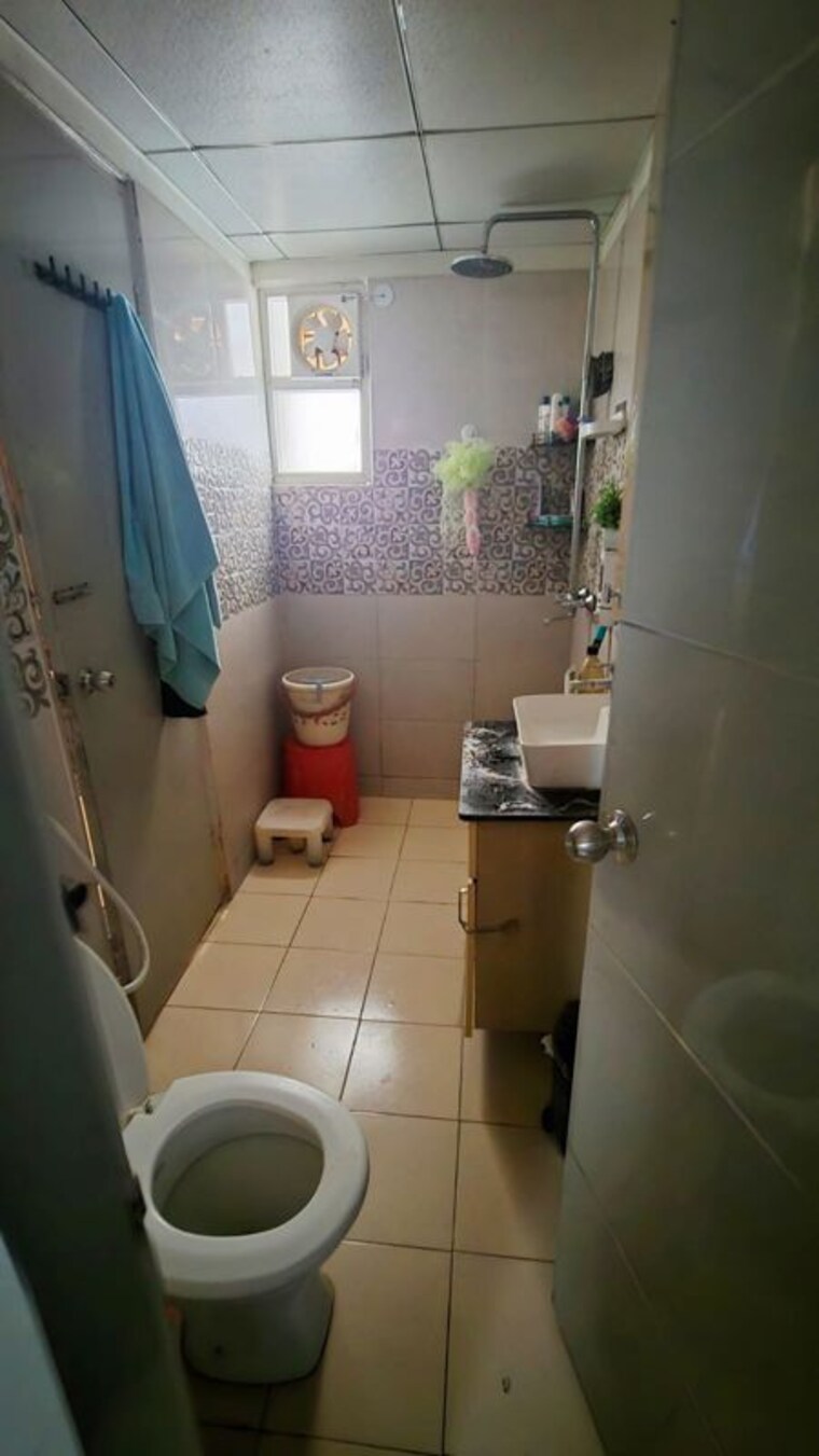 Bathroom, gaur-city-7th-avenue 3 Bedroom 1185 Sq.Ft. Apartment In Sector 4 Greater Noida Greater Noida 10295307