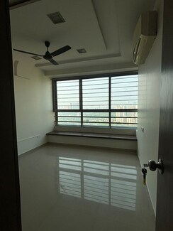 2.5 BHK + Store Room Apartment For Rent in Oberoi Realty Woods