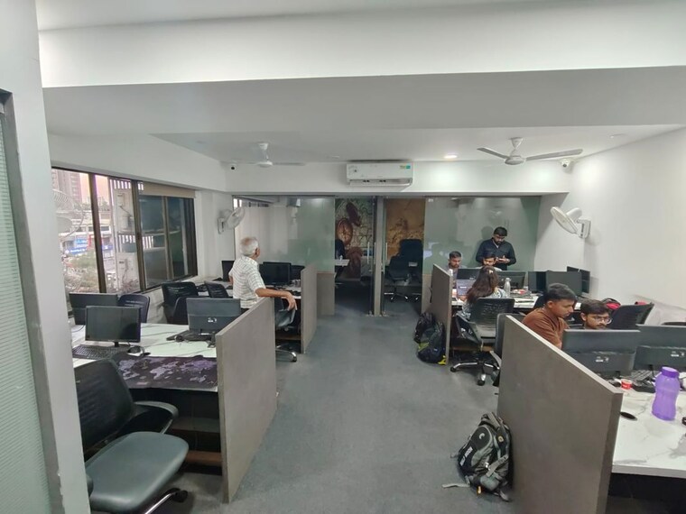  Parking, sola Commercial Office Space 1200 Sq.Ft. In Sola Ahmedabad 10295401