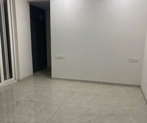 Room in 3 BHK Apartment at Green Valley Residencia, Ghazipur – for Rent