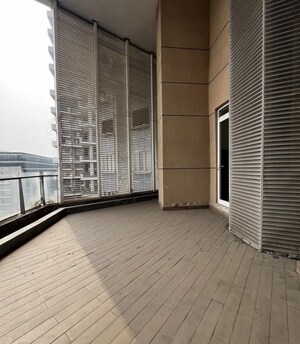 Room in 3 BHK Apartment at Lokhandwala Infrastructure Minerva, Mahalaxmi – for Rent