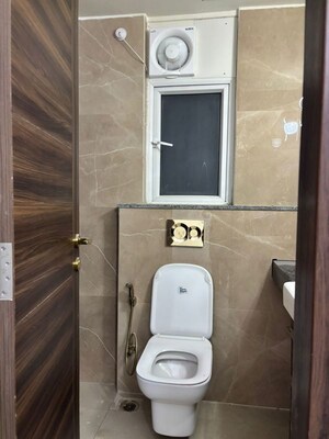 Bathroom in 3 BHK Builder Floor at Smart World Orchard, Sector 61 – for Rent