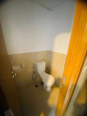 Furnished Amenities in 3 BHK Apartment at M3M Heights, Sector 65 – for Rent