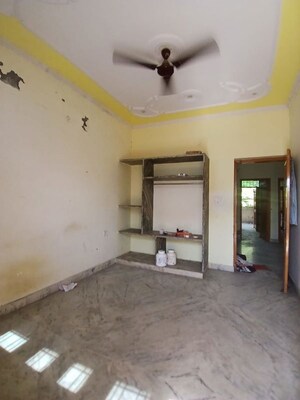 Room in 3 BHK Builder Floor at Indraprastha Colony – for Rent