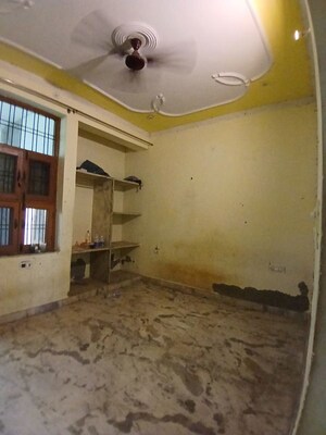 Room in 3 BHK Builder Floor at Indraprastha Colony – for Rent