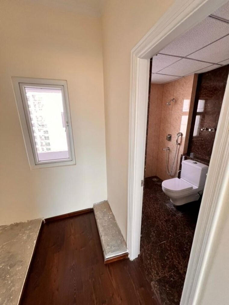 Bathroom, shree-vardhman-victoria 3 Bedroom 1950 Sq.Ft. Apartment In Sector 70 Gurgaon 10295694