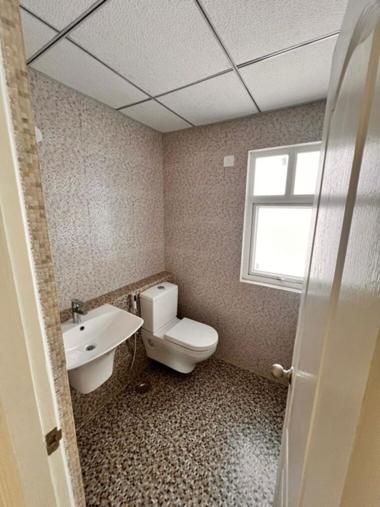 Bathroom, shree-vardhman-victoria 3 Bedroom 1950 Sq.Ft. Apartment In Sector 70 Gurgaon 10295694