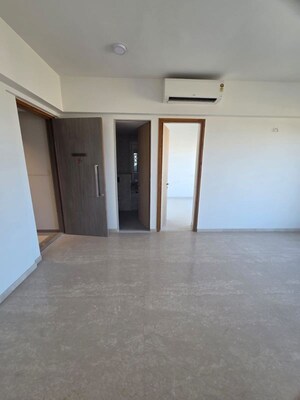 Room in 2 BHK Apartment at Lodha Bellagio, Powai – for Rent