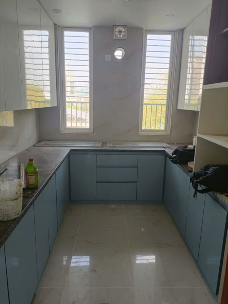 Kitchen, vipul-world-floors 3.5 Bedroom 2000 Sq.Ft. Builder Floor In Sector 48 Gurgaon 10295925