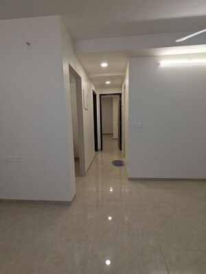 Room in 2 BHK Apartment at Dosti Eastern Bay, Wadala – for Rent