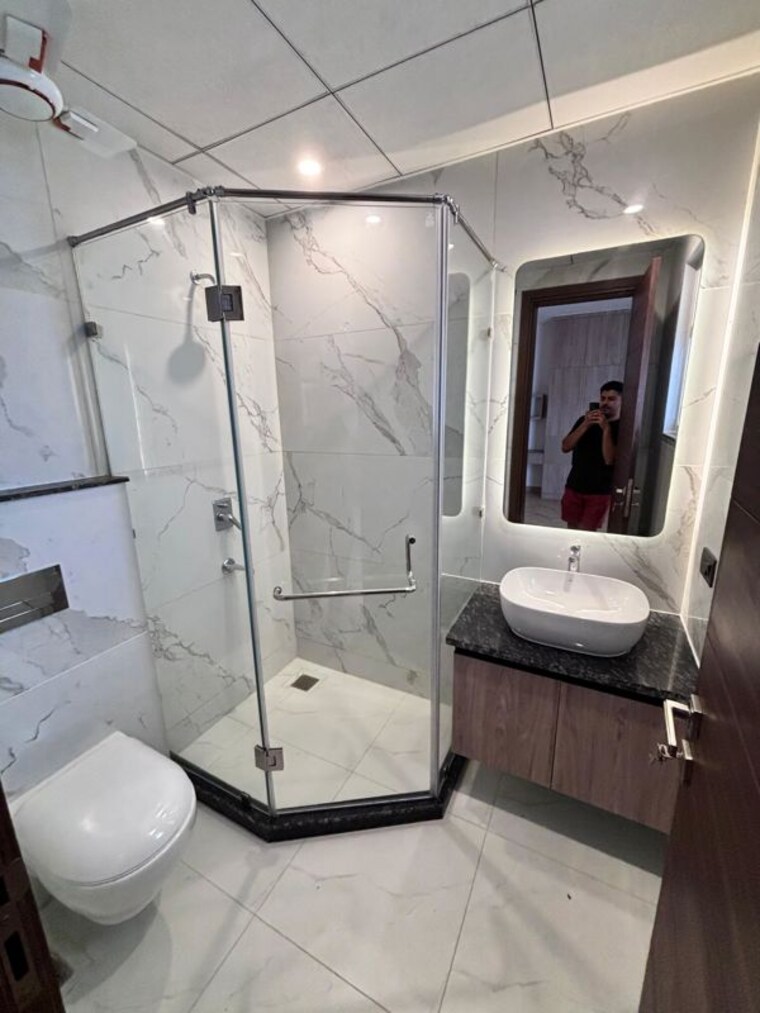 Bathroom, raj-one-good-earth 3 Bedroom 1600 Sq.Ft. Apartment In Sector 71 Gurgaon 10295935