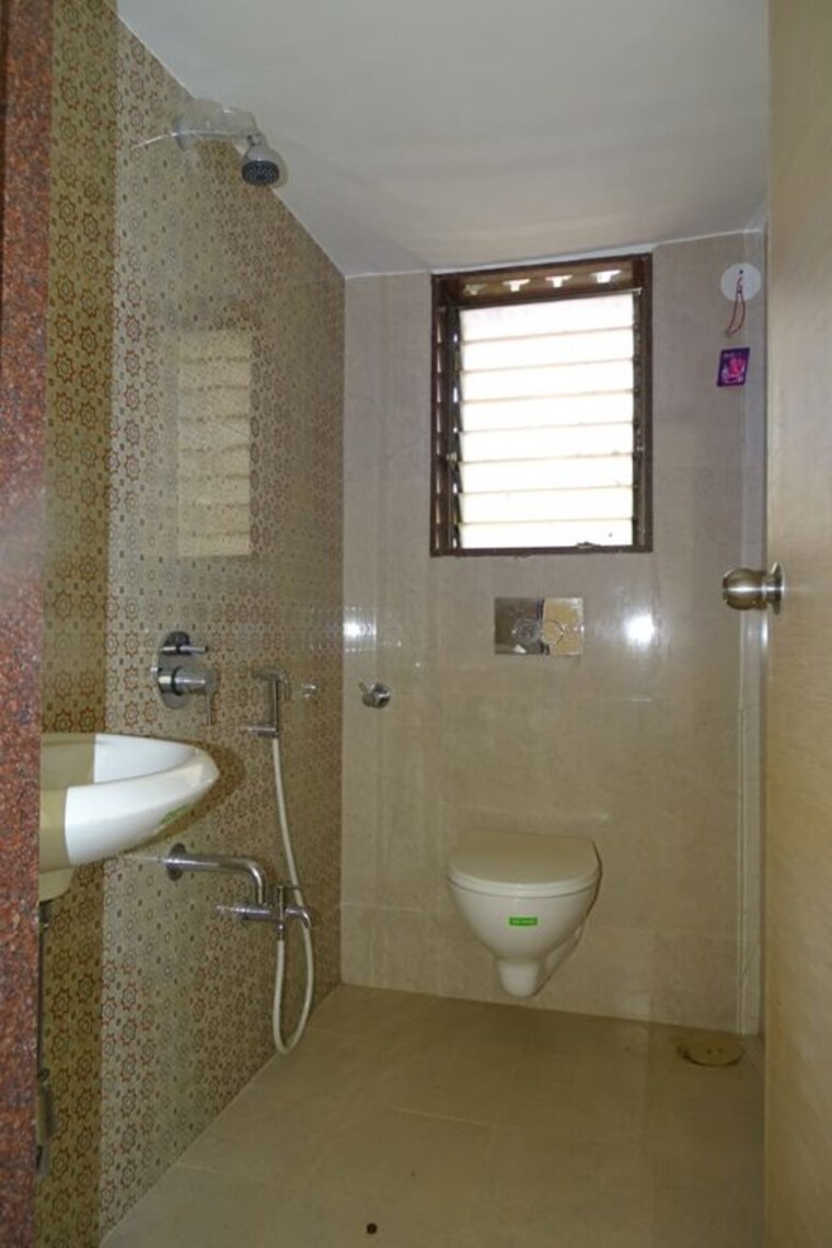 Bathroom, the-makwana-om-palace 1 Bedroom 433 Sq.Ft. Apartment In Malad West Mumbai 10295940