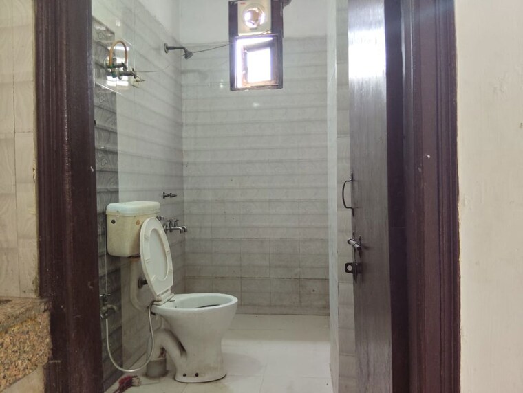 Bathroom, neb sarai 1 Bedroom 450 Sq.Ft. Builder Floor In Neb Sarai Delhi 10295948