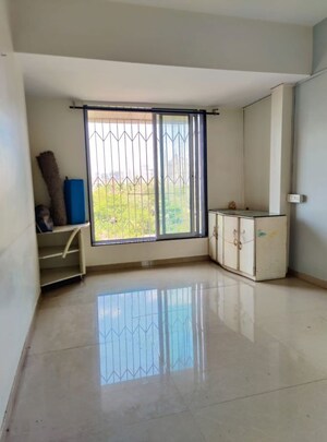 Room in 2.5 BHK Apartment at Abrol Vastu Park, Malad West – for Rent