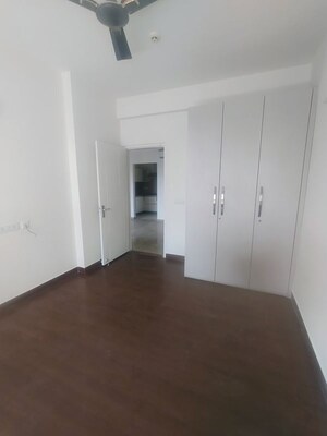 Room in 3 BHK Apartment at Mapsko Mount Ville, Sector 79 – for Rent