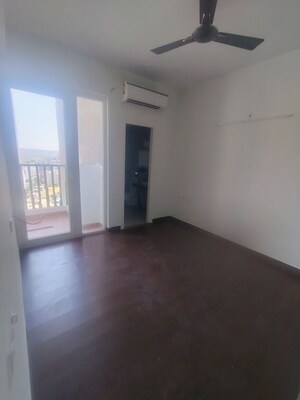 Room in 3 BHK Apartment at Mapsko Mount Ville, Sector 79 – for Rent