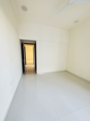 Room in 3 BHK Apartment at Prestige Siesta, Mulund West – for Rent