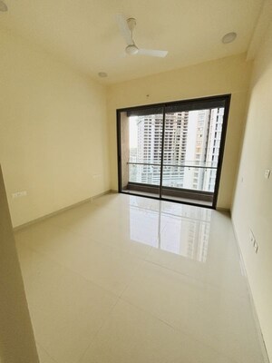 Room in 3 BHK Apartment at Prestige Siesta, Mulund West – for Rent