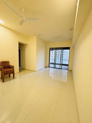 Room in 3 BHK Apartment at Prestige Siesta, Mulund West – for Rent