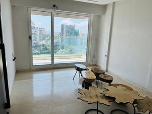Room in 3 BHK Apartment at Worli – for Rent