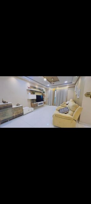 Team Area in 2 BHK Apartment at Oswal Park – for Rent