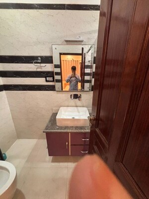 Furnished Amenities in 2 BHK Builder Floor at Kalidas Road – for Rent