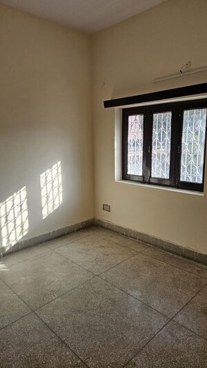 Room in 3 BHK Villa at East View Homes, Mahanagar – for Rent