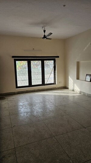 Room in 3 BHK Villa at East View Homes, Mahanagar – for Rent