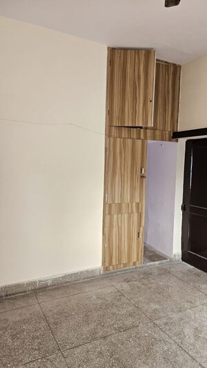 Building Lobby in 3 BHK Villa at East View Homes, Mahanagar – for Rent