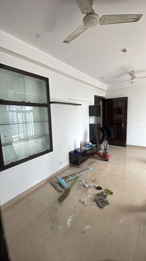 Room in 2 BHK Apartment at AIG Park Avenue, Sector 4 Greater Noida – for Sale