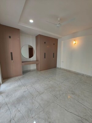 Room in 3 BHK Apartment at Benson Town – for Rent
