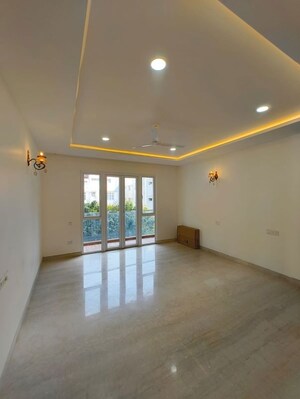 Room in 3 BHK Apartment at Benson Town – for Rent