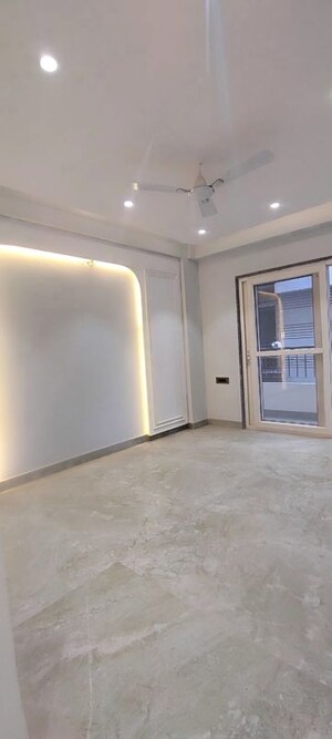 Room in 4 BHK Builder Floor at Palm Residency Chhatarpur, Chattarpur – for Sale