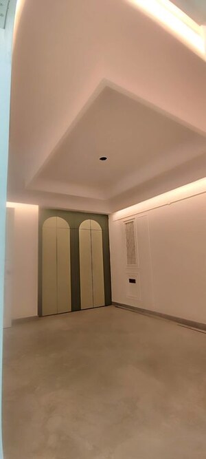 Room in 4 BHK Builder Floor at Palm Residency Chhatarpur, Chattarpur – for Sale