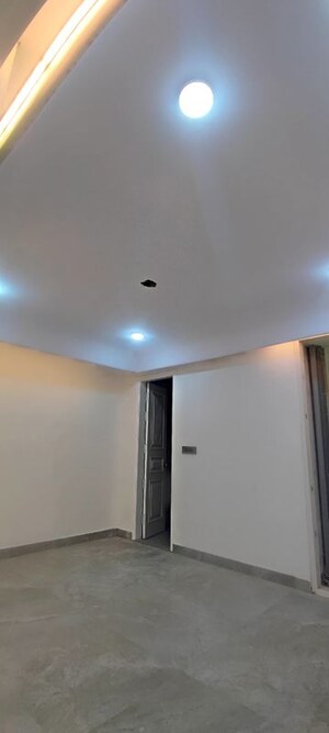 Room in 4 BHK Builder Floor at Palm Residency Chhatarpur, Chattarpur – for Sale