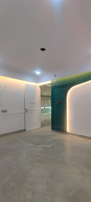 Room in 4 BHK Builder Floor at Palm Residency Chhatarpur, Chattarpur – for Sale