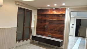 Furnished Amenities in 4 BHK Builder Floor at Dlf Phase I – for Rent