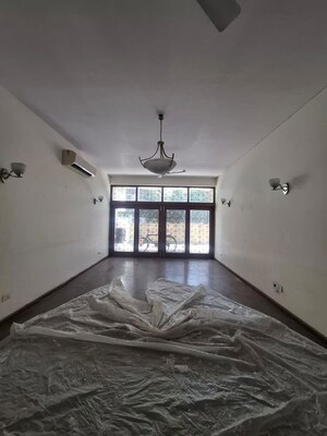 Room in 3 BHK Builder Floor at Greater Kailash ii – for Rent