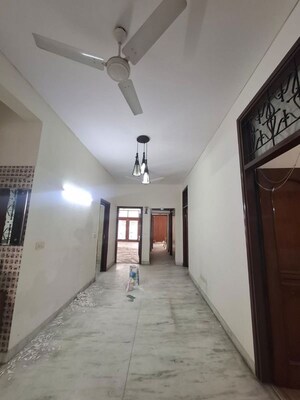 Room in 3 BHK Builder Floor at Greater Kailash ii – for Rent