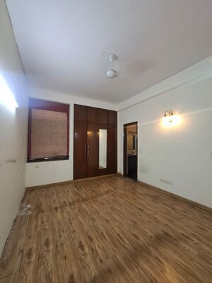Room in 3 BHK Builder Floor at Greater Kailash ii – for Rent